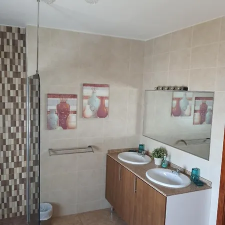 Δωμάτια σε οικογενειακή κατοικία Feliza Güime