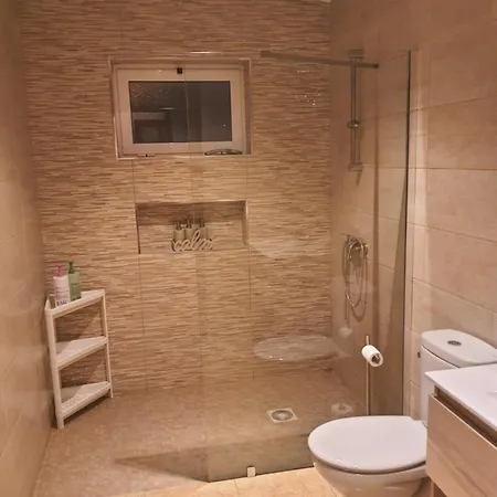 Δωμάτια σε οικογενειακή κατοικία Feliza Güime